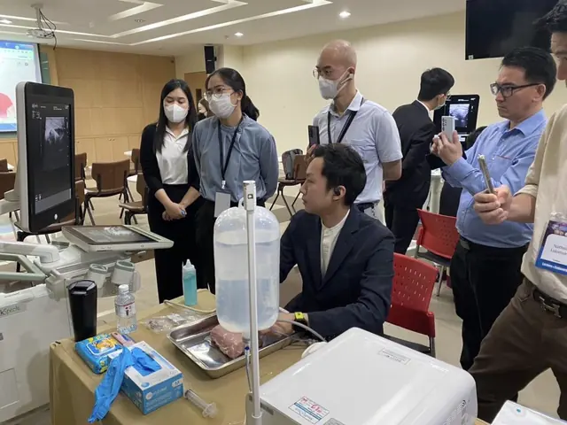 Live transoral endoscopic thyroidectomy in the operating theatre